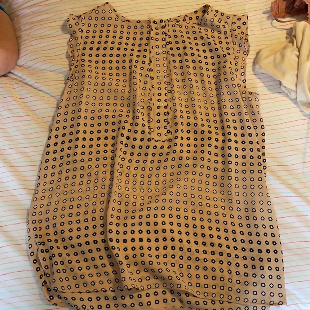 Women’s small loft shirt.